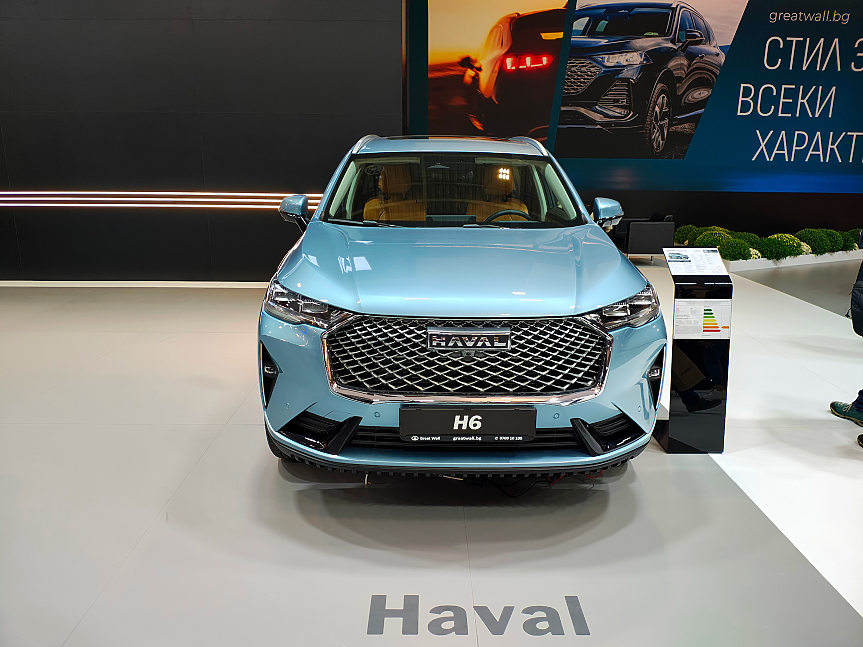 Класическият кросоувър Haval H6 предлага високо качество и ефективност, съчетани с най-актуалните системи за безопасност. 