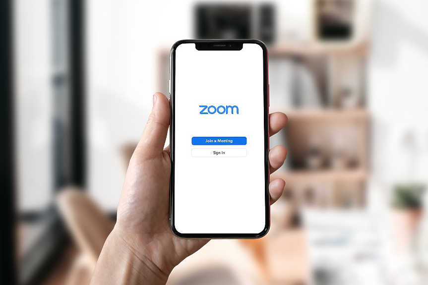 Zoom променя името си