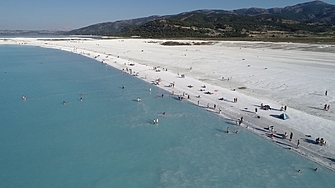 Малдивите на Турция: Зашеметяващото езеро Салда