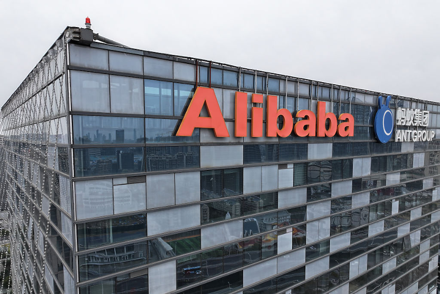 Милиардер с инвестиция от 1 млрд. долара в Alibaba