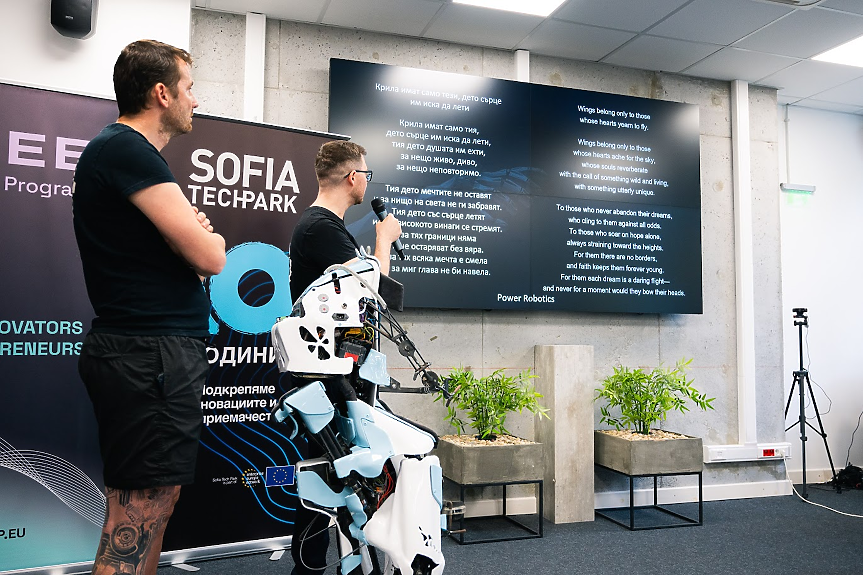 Power Robotics представят идеята си за екзоскелет в помощ на хора с двигателни затруднения; ©Serdica Capital