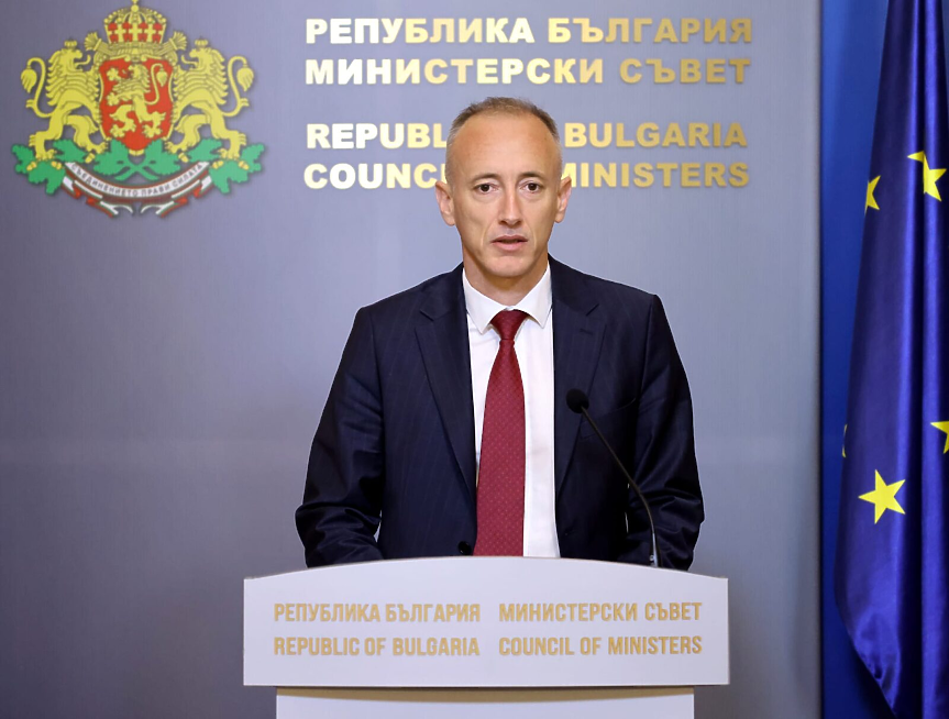Специалностите медицинска сестра и акушерка вече са защитени