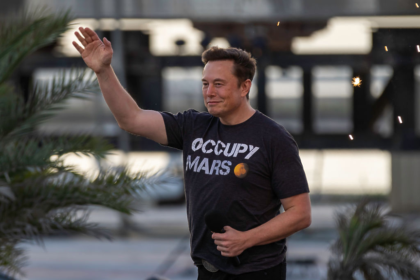 Още пет години: Мъск остава начело на Tesla