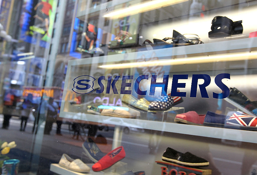 Бивш фризьор и семейството му ще спечелят $1.1 млрд. от продажбата на Skechers