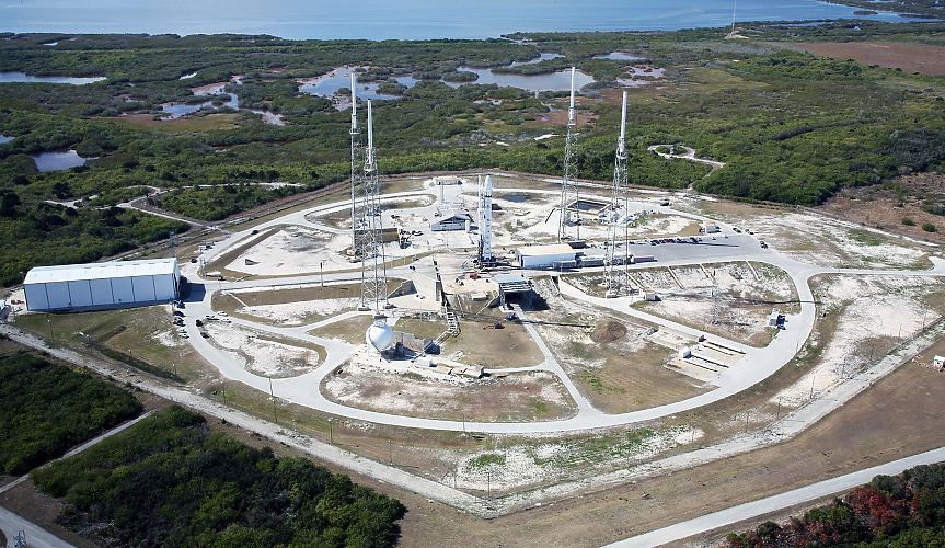 Застрашени костенурки споделят плаж с отломки от ракети на SpaceX