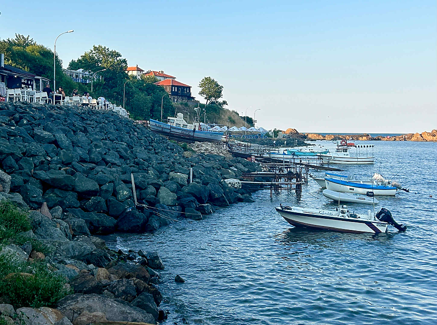 Ахтопол днес: Колко струва почивката на море в най-южния град в България?
