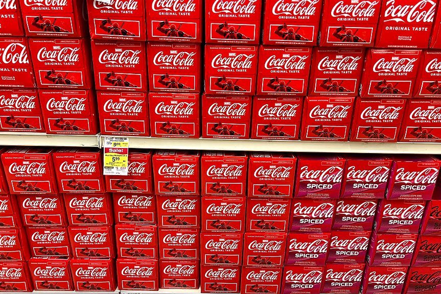 Coca-Cola пуска одобрена от Тръмп нова версия на газирана напитка