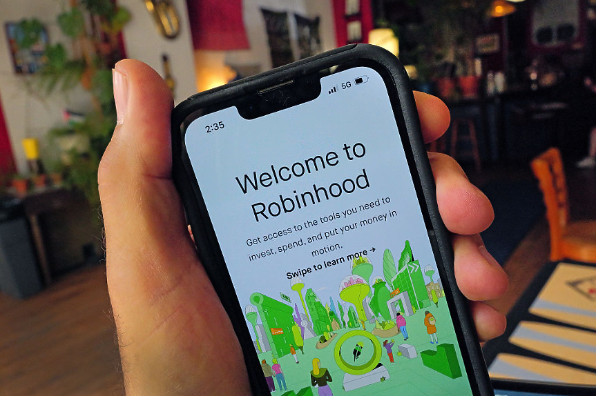 Влад Тенев: AI пише половината от новия програмен код в Robinhood