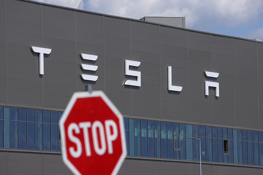 Tesla продаде 75% от биткойните си и изгуби милиарди