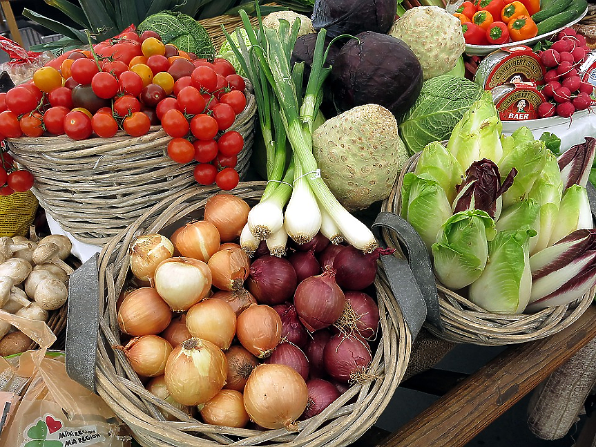 Производител: Пазарите са заринати с вносна продукция