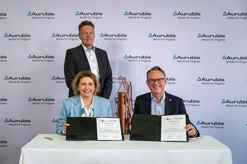Представители на Aurubis AG и на Европейската инвестиционна банка подписват споразумението за финансиране;&nbsp;©ЕИБ