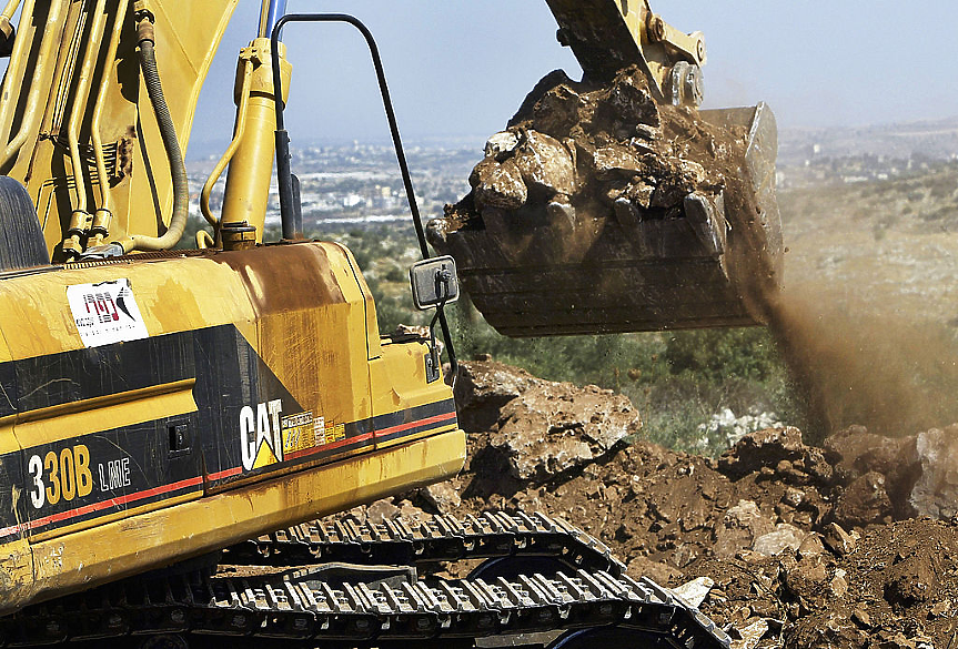 Най-големият държавен инвестиционен фонд излиза от Caterpillar и пет израелски банки
