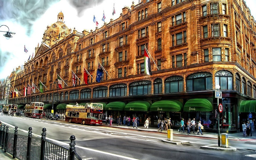 Harrods премахва скулптури на Мохамед Ал Файед след скандал