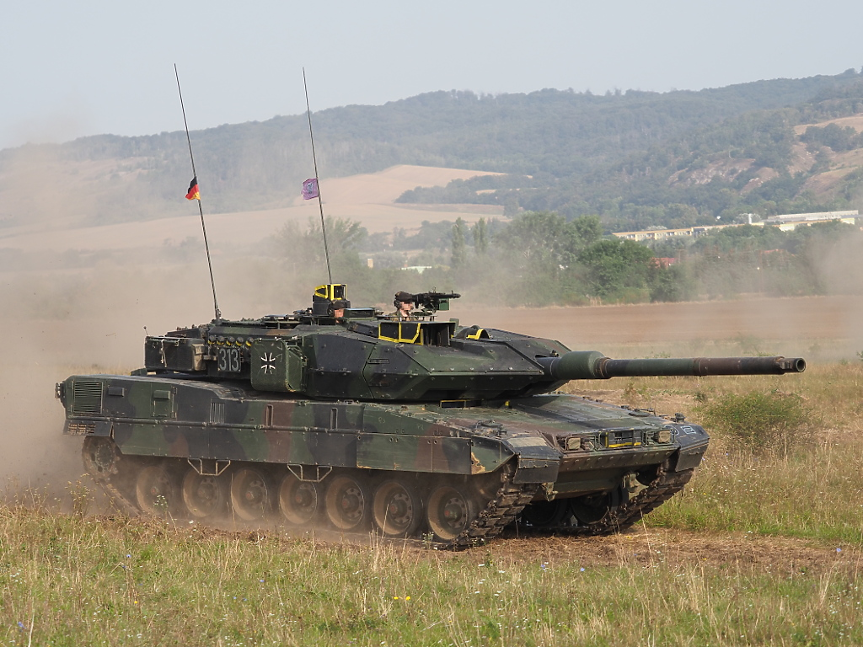 Гръцката METLEN строи завод за танкове Leopard 2A8, след придобиването на българска енергийна компания