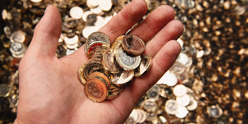 Последните монети от £1 с лика на кралица Елизабет Втора влизат в обращение