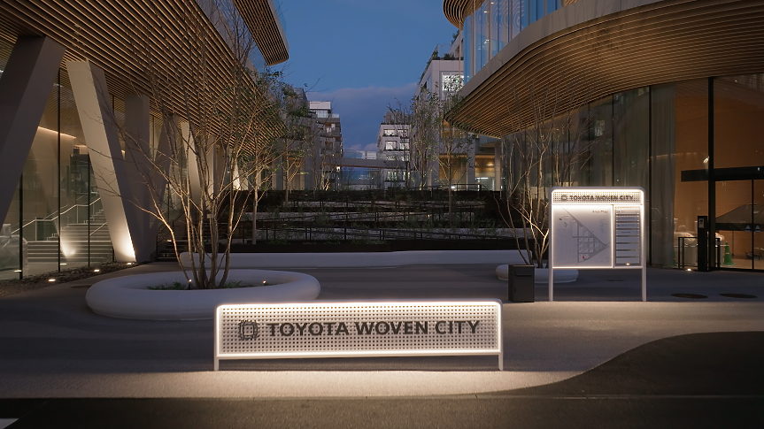 Woven City се намира в подножието на планината Фуджи, близо до град Сусоно, в префектура Шизуока. 
