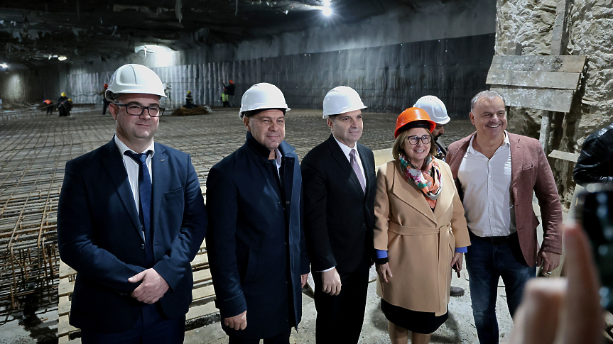 Вицепремиерът и министър на транспорта и съобщенията Гроздан Караджов по време на инспекция на проекта;&nbsp;©МТС