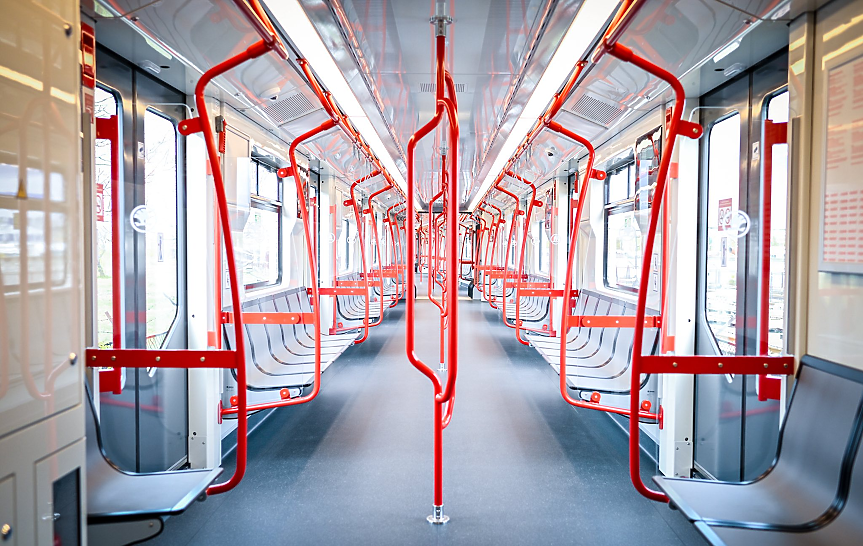 Първият от осемте нови метровлака, които ще заменят най-старите руски състави по линии 1, 2 и 4 на метрото в София; ©Метрополитен