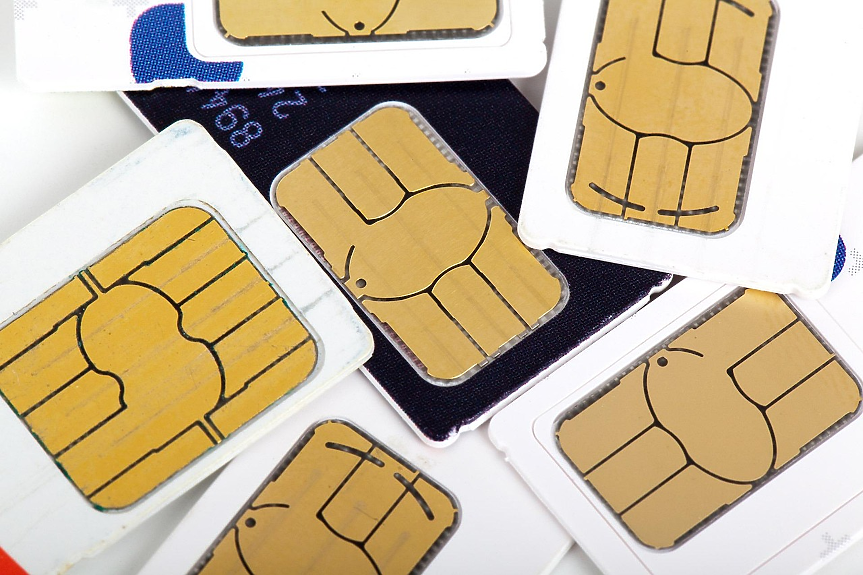 Нови правила спират туристите да купуват руски SIM карти, оплакват се операторите