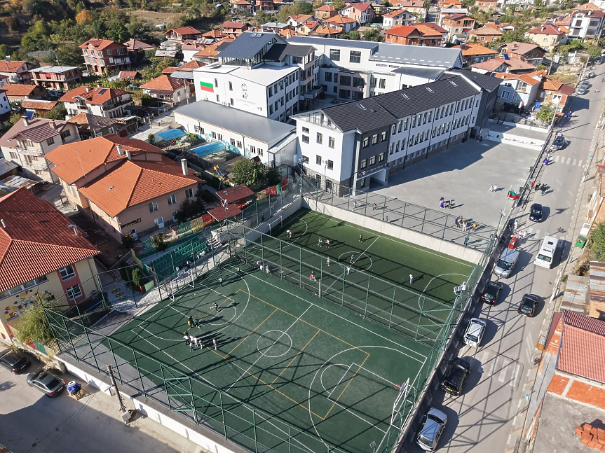 Четири STEM центъра, нови училищни сгради и спортни площадки откриха в Гърмен, Гоце Делчев и Разлог