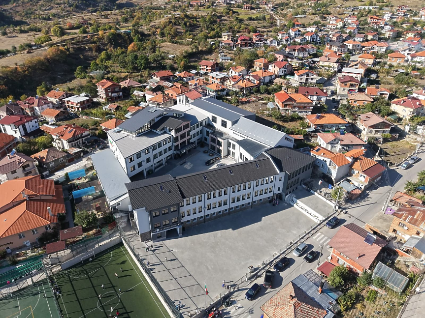 Новият корпус&nbsp;на СУ „Йордан Йовков“ в село&nbsp;Рибново; ©МОН