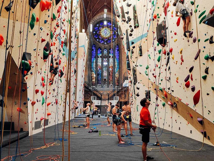 Църквата, която се превърна в зала за катерене