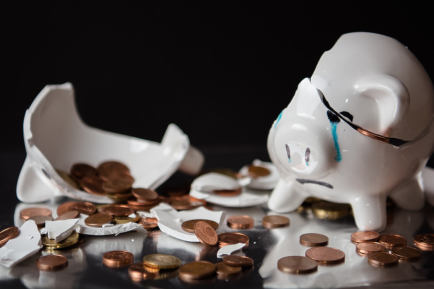 Търговците не приемат повече от 50 лв. на монети, тогава как да сменим парите в касичката си с евро? 