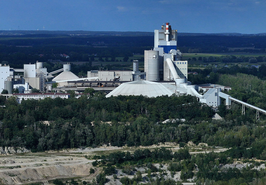 Как богатите подхранват вредните емисии по света, дори когато ги намаляват у дома?