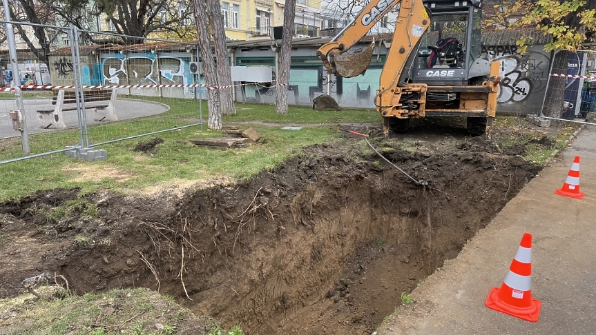 Поставяне на подземни контейнери за отпадъци; ©Община Русе