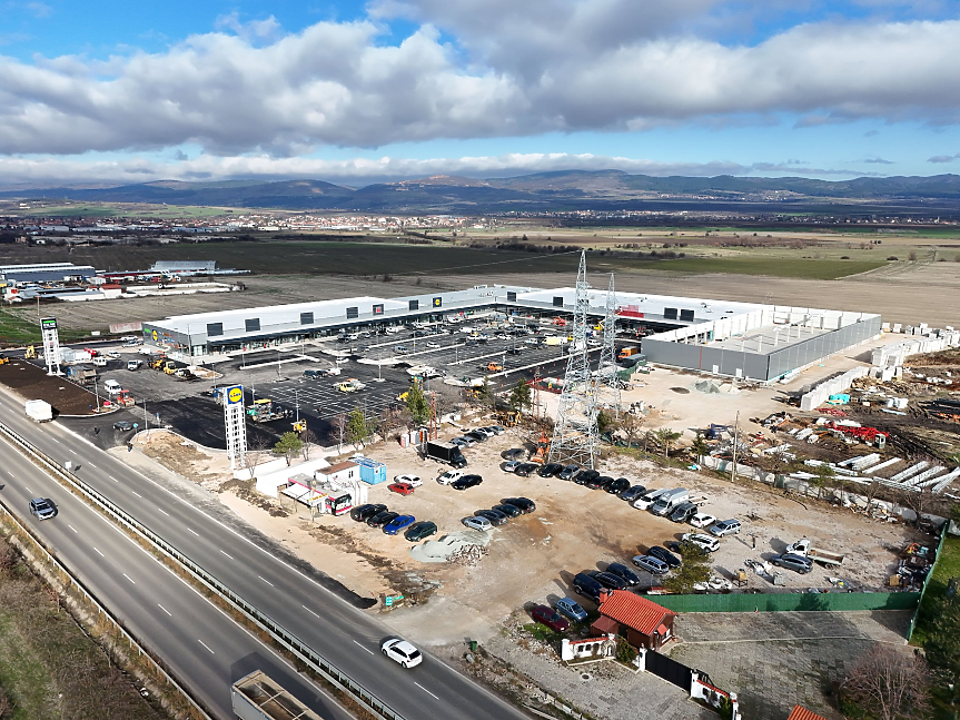 Откриха най-големия търговски комплекс в Костинброд