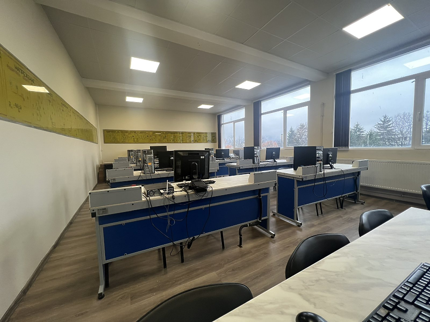 С 3 млн. лв.: Обновиха изцяло ботевградската Гимназия по техника и мениджмънт