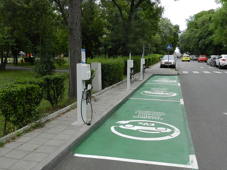 Electrocharge и Petrol пускат 200 нови зарядни станции през следващите 3 години