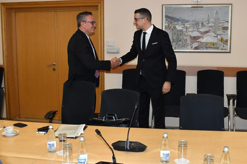 Среща на министъра на икономиката и индустрията Петър Дилов с новия търговски и икономически съветник в посолството на Канада в Румъния, акредитиран и за България, Джон Ормонд