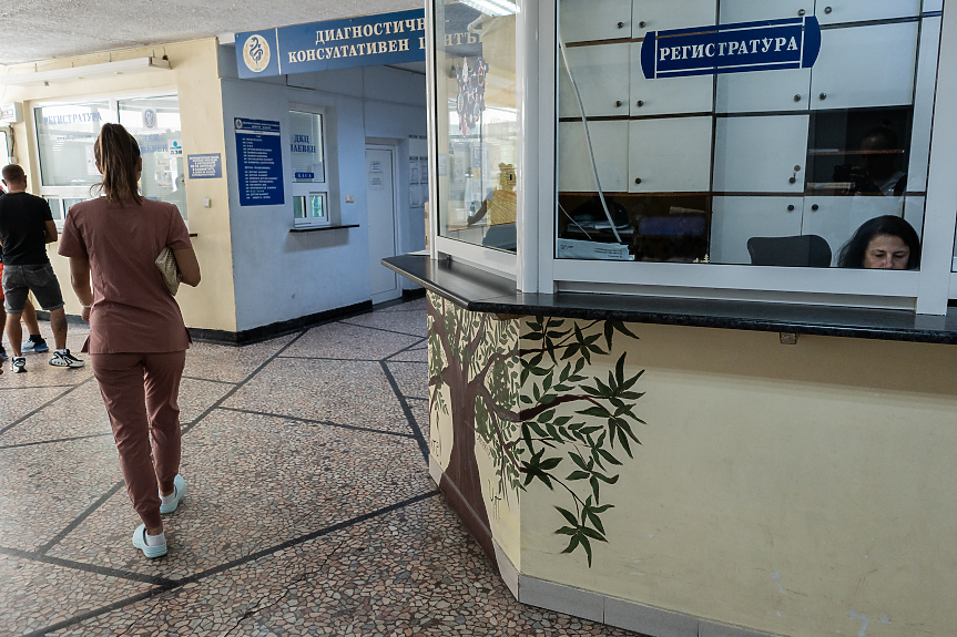 От джоба: Българите доплащат 37% от сметките си за здравеопазване