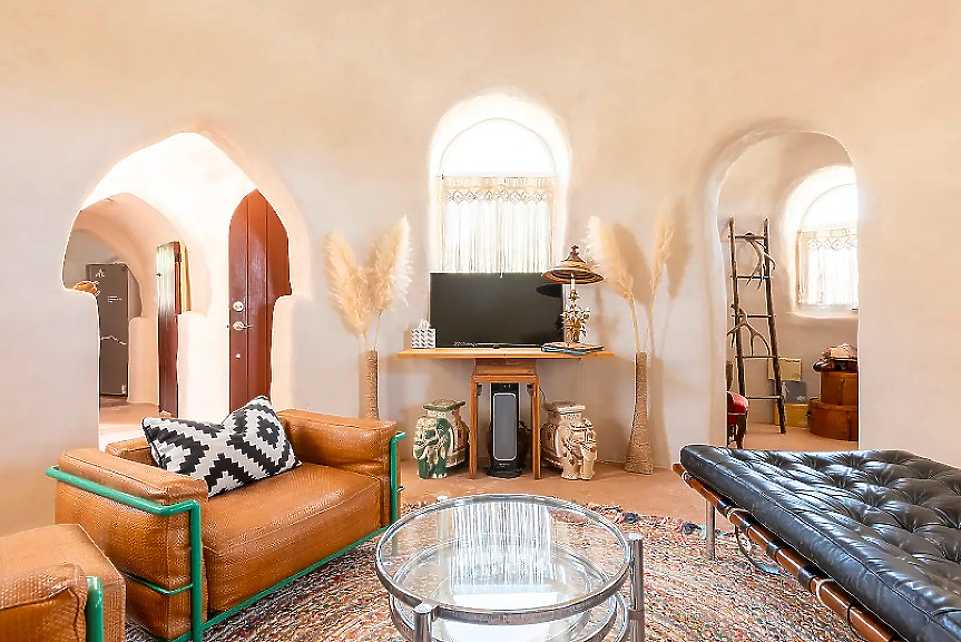 Испания глоби Airbnb с €64 млн.