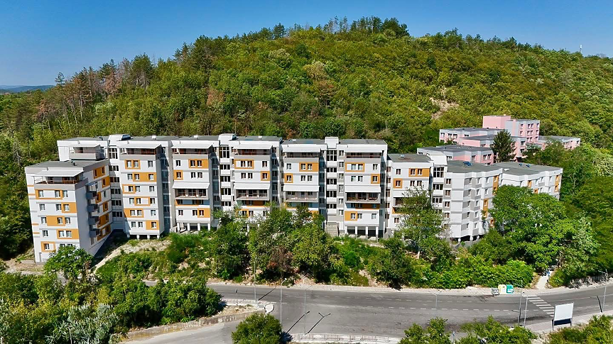 Как изглеждат отвътре обновените общежития за 22 млн. лв. на Великотърновския университет 