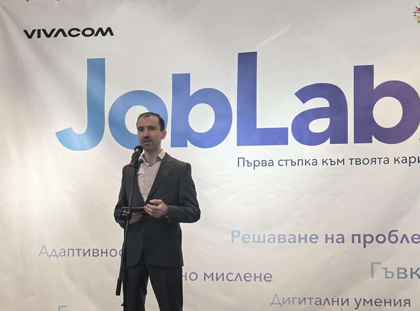 Главният изпълнителен директор на Vivacom Асен Великов при представянето на Job Lab