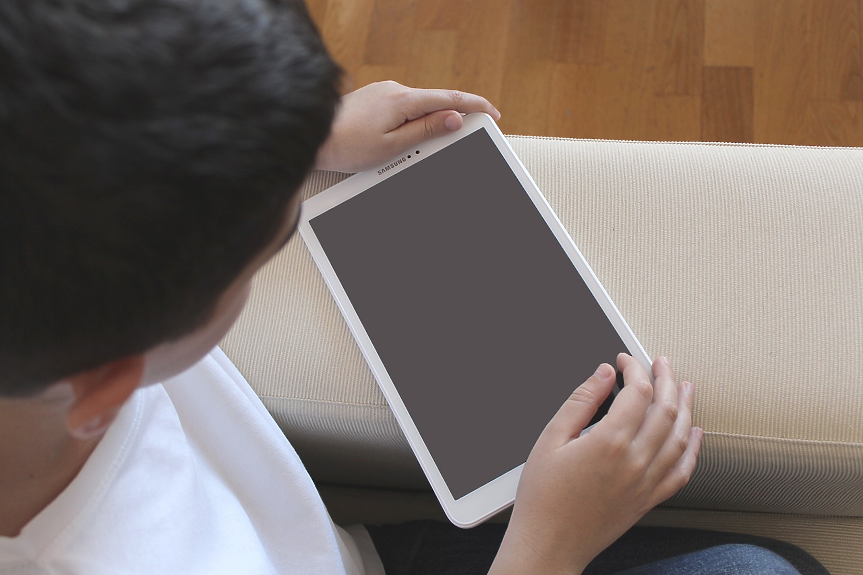 3 начина, по които родителите могат да намалят времетo на децата си пред екрана