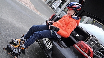 Още една европейска страна забранява социалните медии за деца под 16 г.