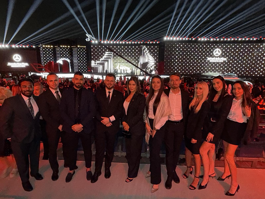 Екипът на Home2U на откриването на един от най-грандиозните проекти на Binghatti и Mercedes-Benz в Дубай; ©Home2