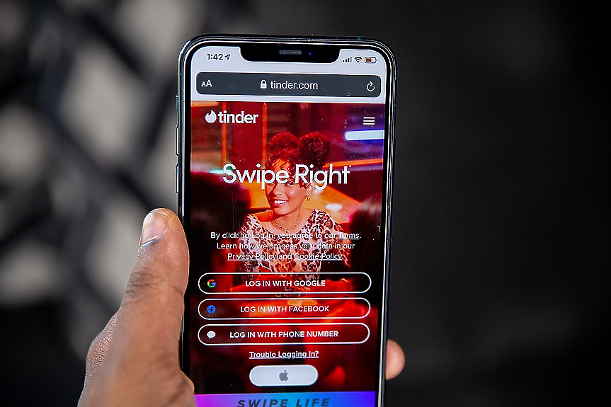Как приложенията за запознанства загубиха потребителите си – и парите им