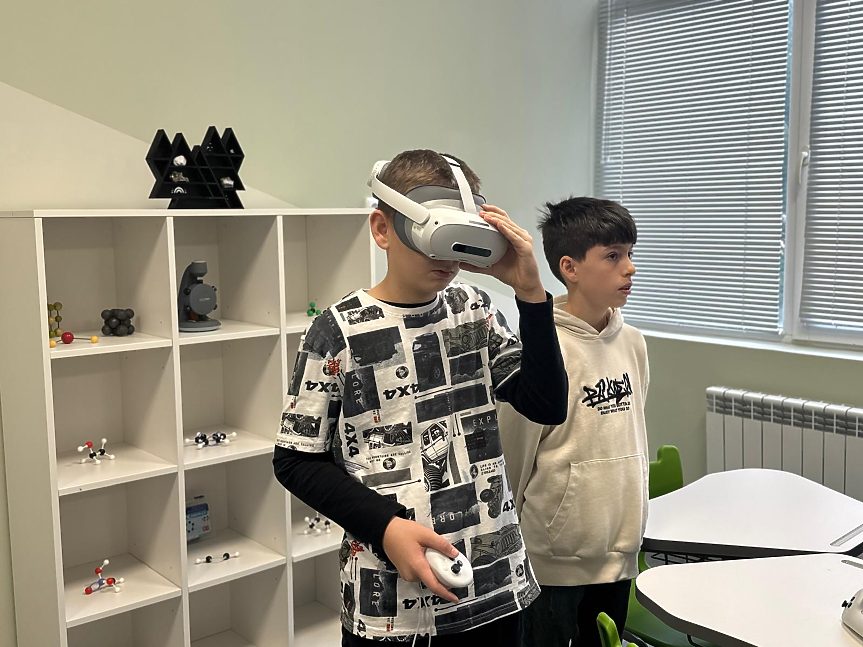 Новата STEM среда в 8. СУ „Арсени Костенцев“ в Благоевград; ©МОН