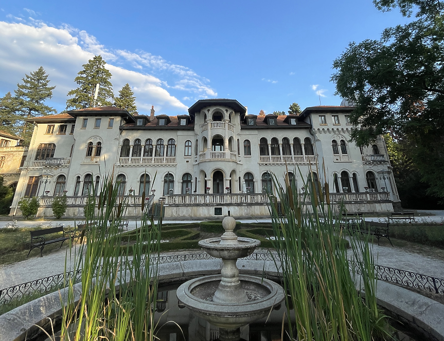 София иска от държавата емблематични сгради в центъра и парк Врана (снимки)