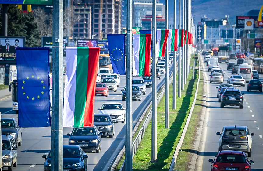 Пловдив и София посрещат 3 март с над 3200 нови знамена