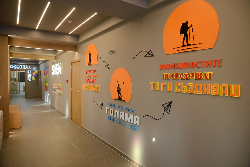 Дигитален шеф: STEM център с 3D принтер за шоколад отвори врати във варненска гимназия