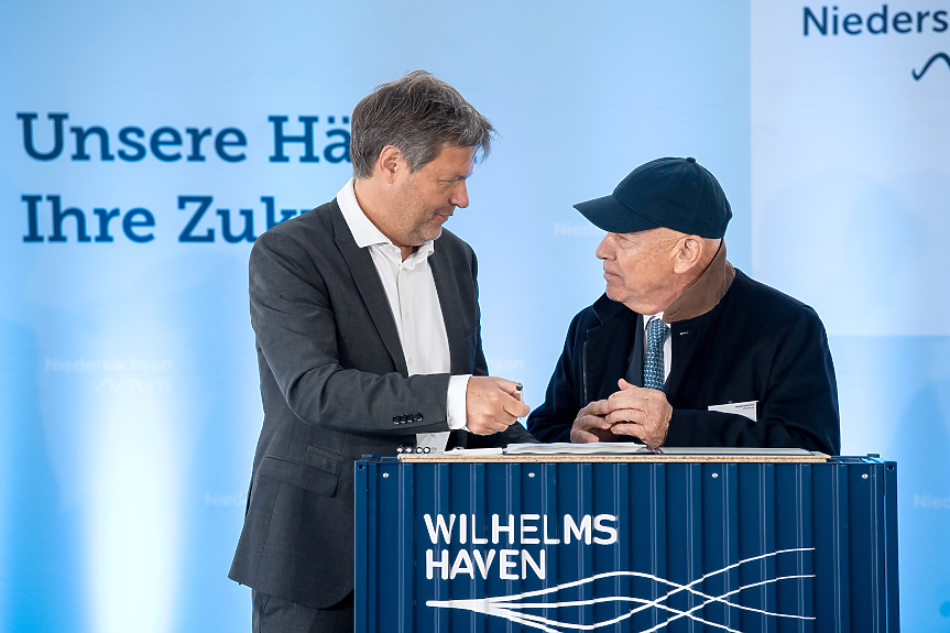 Милиардерът „пират“, чиито кораби не спират да плават през Ормузкия проток