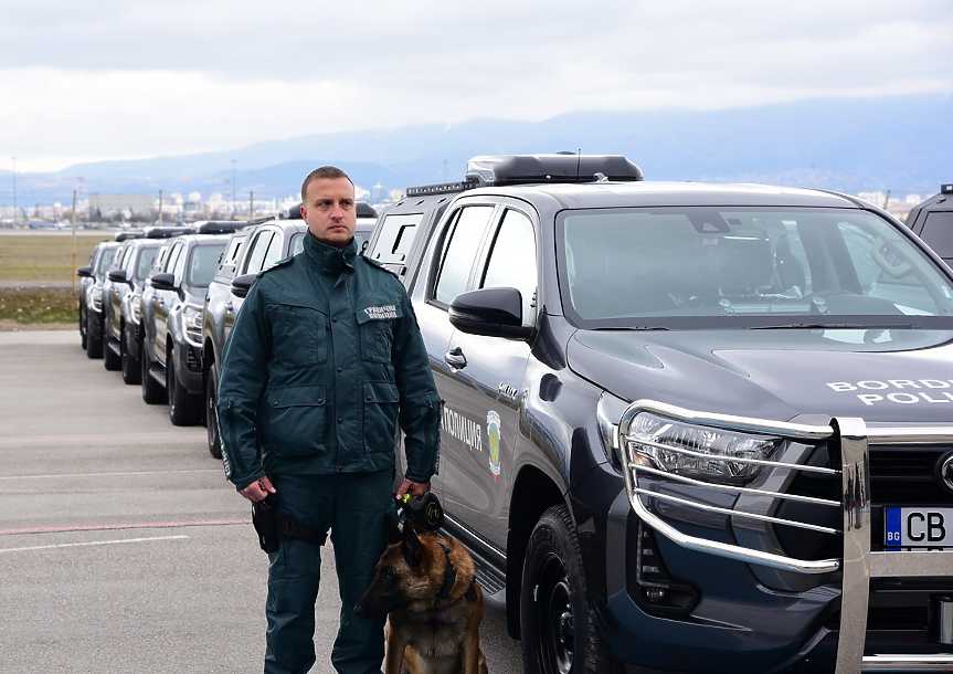 Джипове, дронове и термокамери: Гранична полиция получи техника от ЕС за над €10 млн.