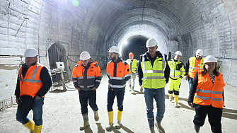 След 39 г. работа: Остават 90 м до прокопаването най-дългия двупътен жп тунел на Балканите