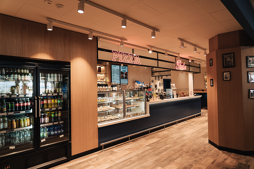 Обновената търговска зона на Терминал 1 на столичното летище "Васил Левски"; СОФ Кънект