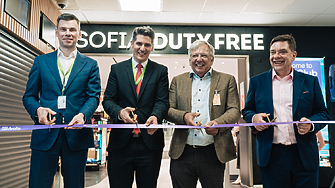 Откриха нова търговска зона и ресторанти на Терминал 1 на столичното летище (снимки)